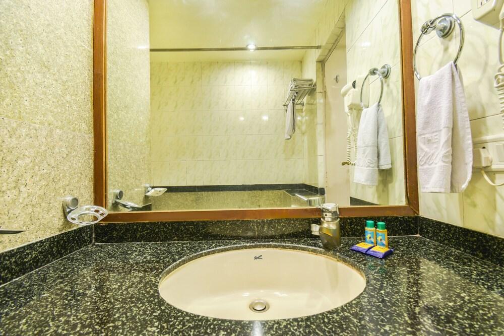 The President Hotel Shivajinagar Pune Eksteriør billede